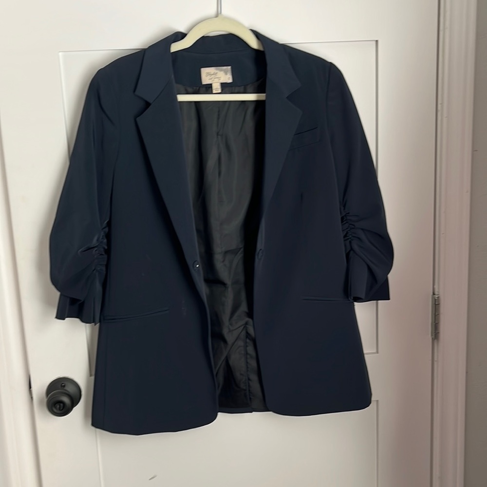 Navy mid sleeve blazer
